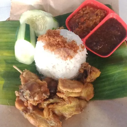 Nasi Rontokan Ayam Bumbu Ireng